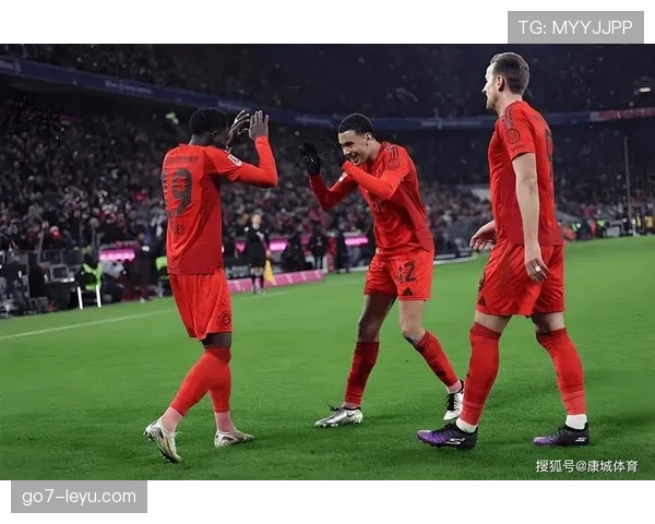 拜仁新赛季争冠前景解析：实力犹存，挑战加剧