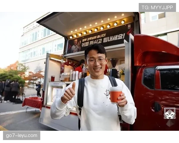 孙准浩场下喝咖啡比我家月供都贵，这生活质量醒醒吧！