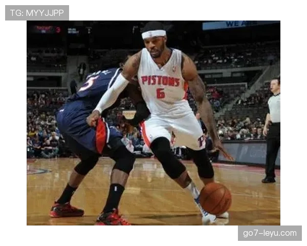 约什·史密斯突破拉开进攻空间效率显著提升对手防线难防