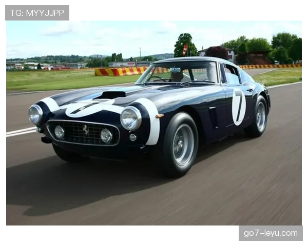 恩佐居然开豪车带娃出门，跟场上那个拼命三郎判若两人！